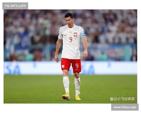 终场哨响，莱万跪地掩面：点球失手后救赎之路