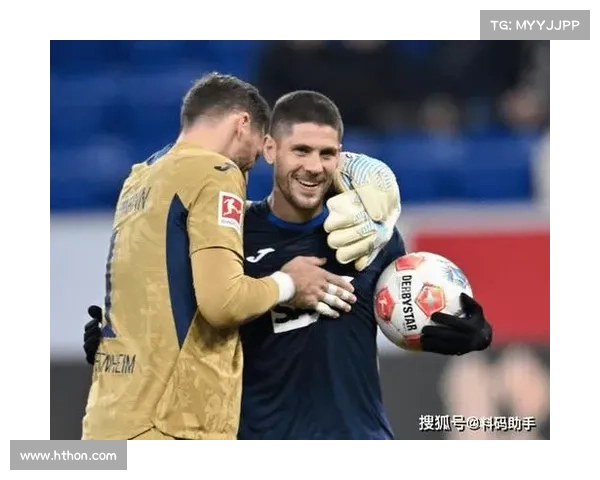 终场哨响，克罗地亚老将克拉马里奇上演帽子戏法后跪地庆祝